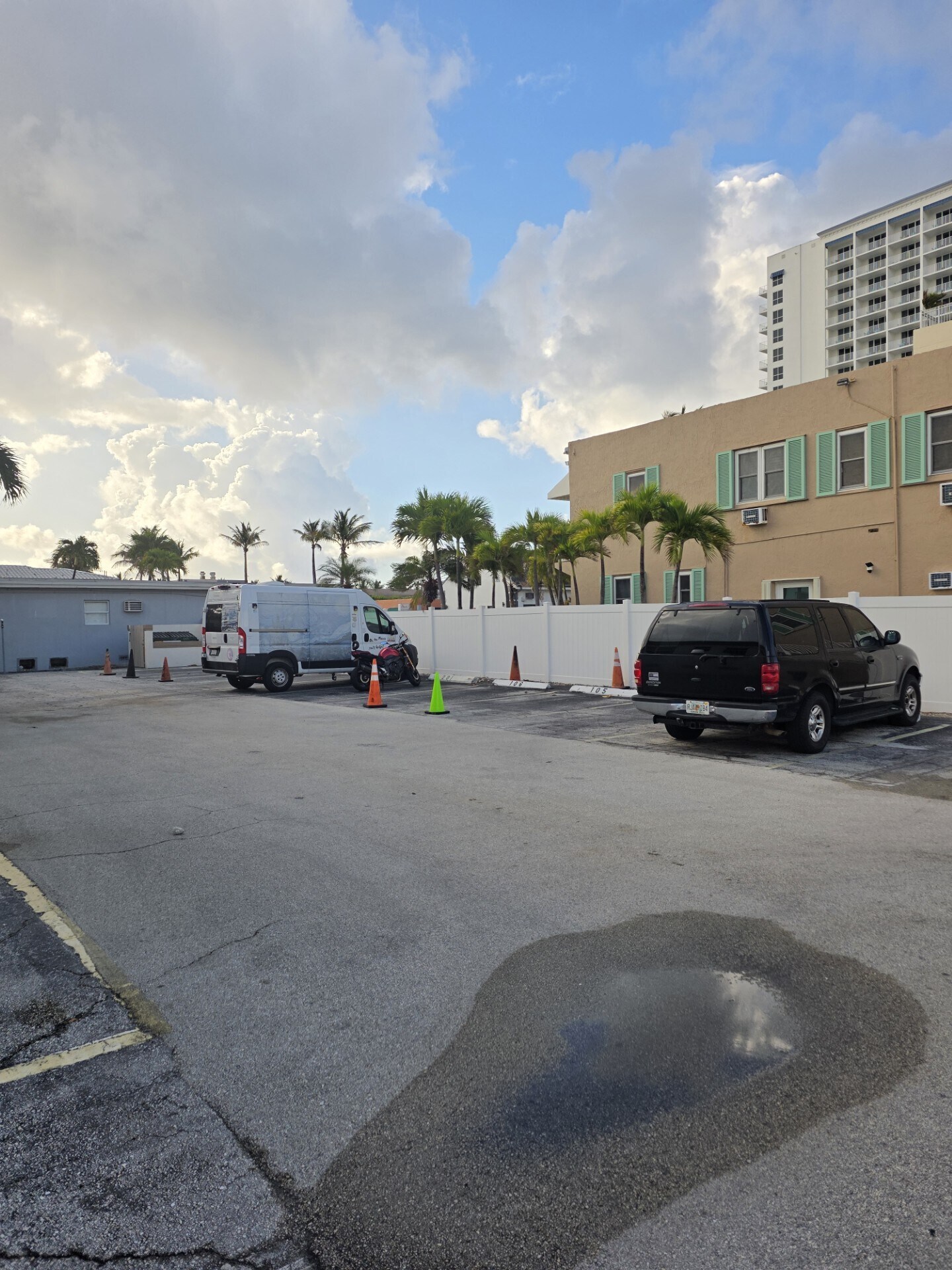 Building Photo - 1315 N Ocean Dr
