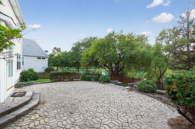Building Photo - Spacious 4BR House in Oswego