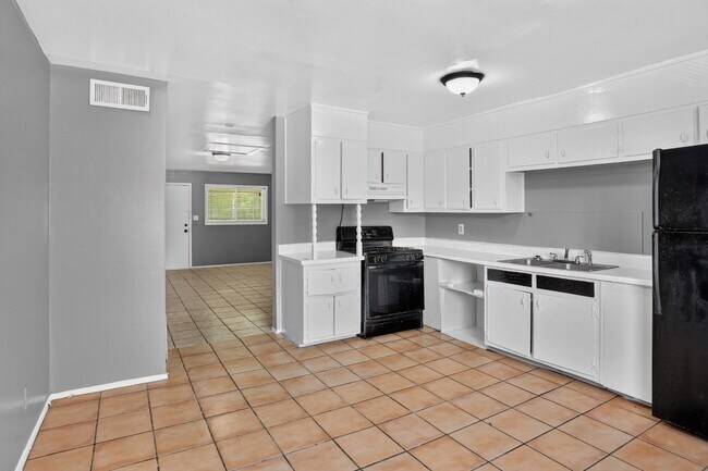 Building Photo - 609 Allen Dr