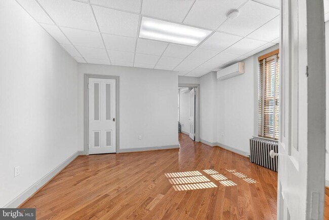 Building Photo - 401 W Broad St
