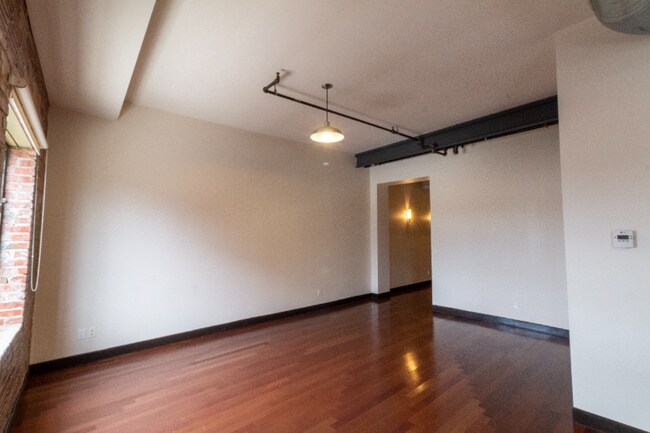 Building Photo - 107 N Detroit Ave