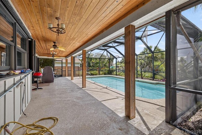 Building Photo - 1362 SW Knollwood Dr
