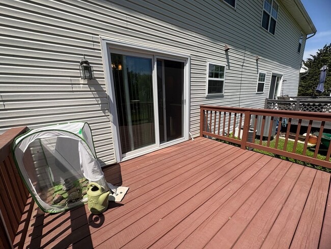 Building Photo - 3 Bedroom 1.5 Bathroom Available in Elizab...