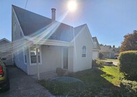 Building Photo - 545 SE Hankel St