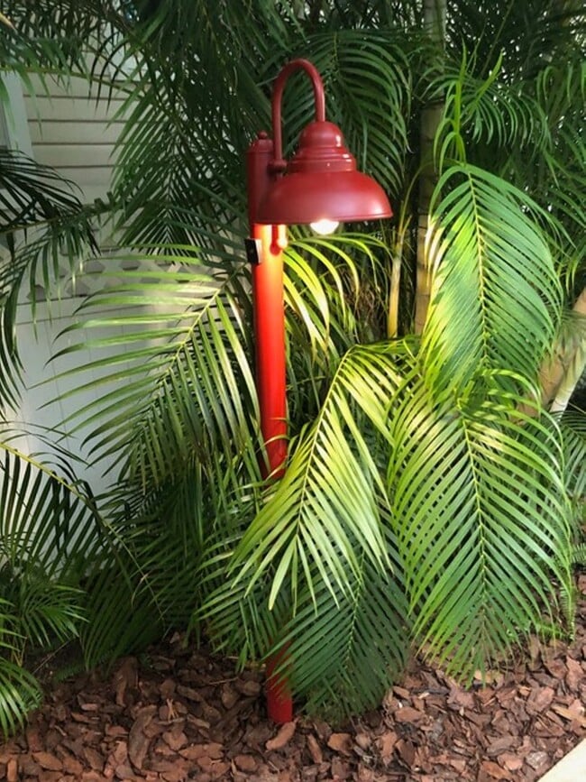 Building Photo - Charming two bedroom two bathroom cottage in North St. Petersburg Fully Updated.