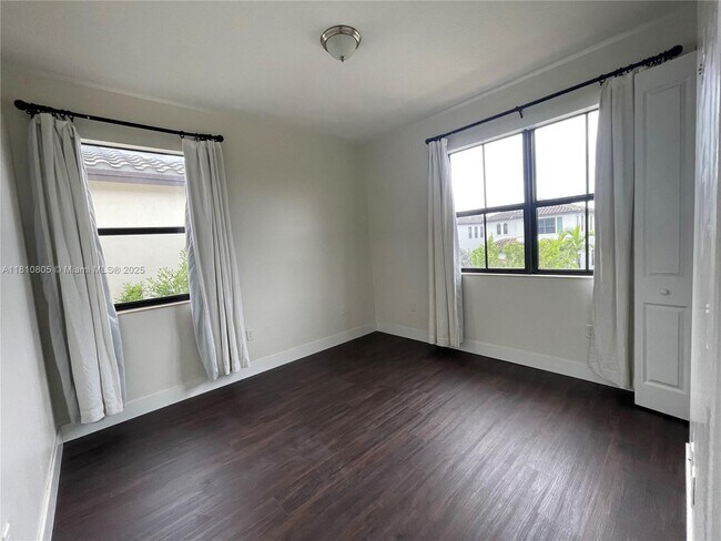 Building Photo - 3316 W 98th Pl