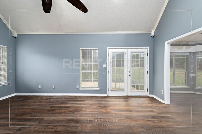 Building Photo - Creole Style 3 Bed 2.5 Bath Home on Oversized Lot