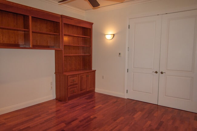 Building Photo - 2900 Alton Ln