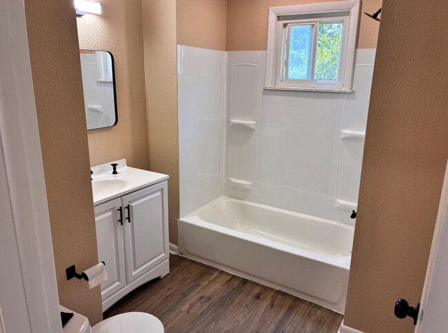 Building Photo - 3 Bed 1.5 Bath Rental Home in Prue - Move-in Ready
