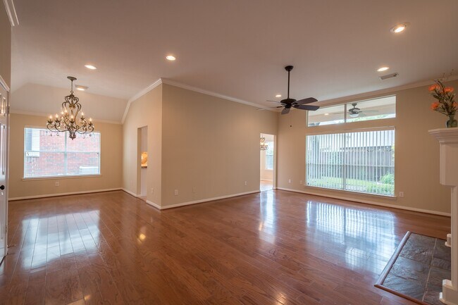 Building Photo - 16015 Lausanne Dr