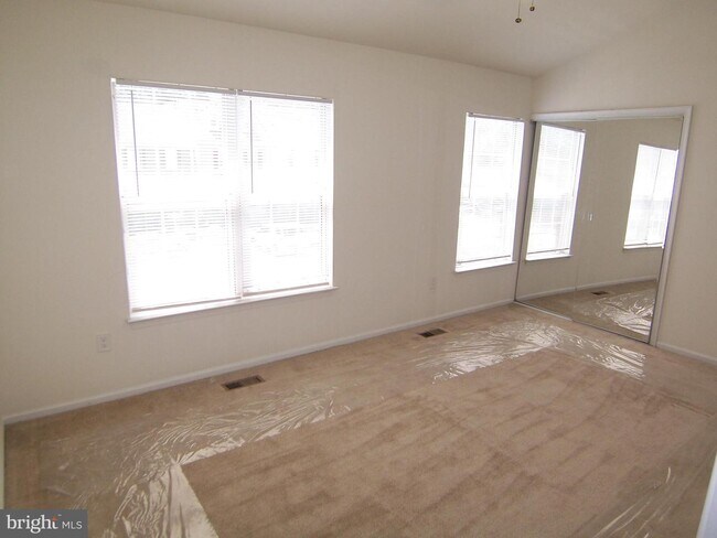 Building Photo - 313 Fullerton Pl