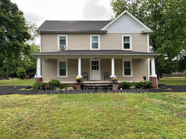 Primary Photo - 511 Cummings St