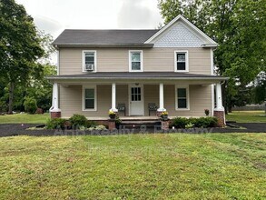 Building Photo - 511 Cummings St