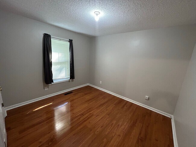Building Photo - Greensboro Home - Lisa Barker - (734) 231-...
