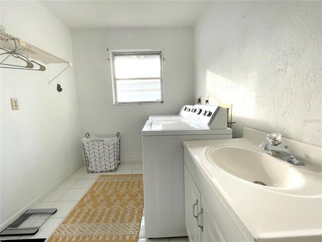 Building Photo - 2908 Captiva Dr