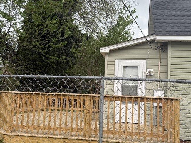 Building Photo - 307 E Pembroke Ave