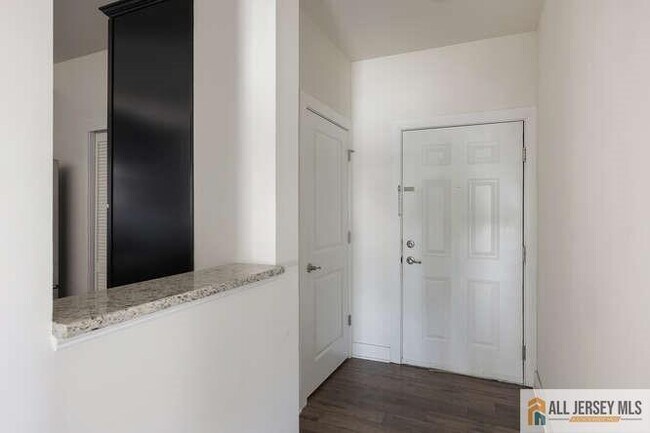 Building Photo - 421 Tavern Rd