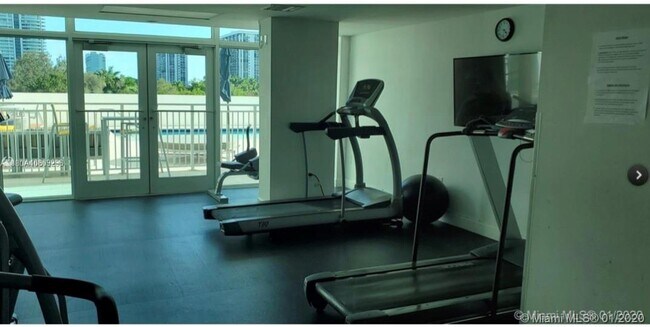 Building Photo - 1723 SW 2nd Ave