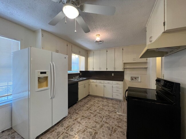 Building Photo - 1303 Redondo Dr