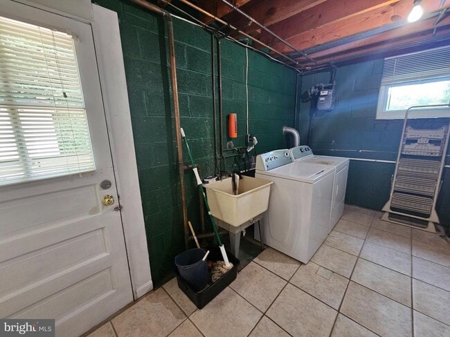 Building Photo - 5683 Ravenel Ln