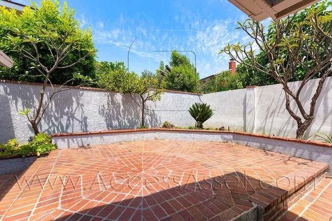Building Photo - Spacious 4 Bedroom Home with Private Yard & Covered Patio in Anaheim Hills