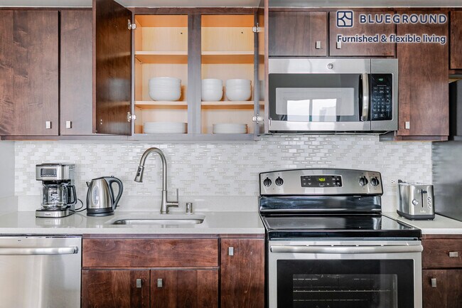 Building Photo - 121 W Chestnut St