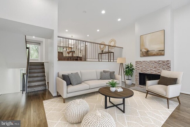 Building Photo - 6929 Mclean Park Manor Ct