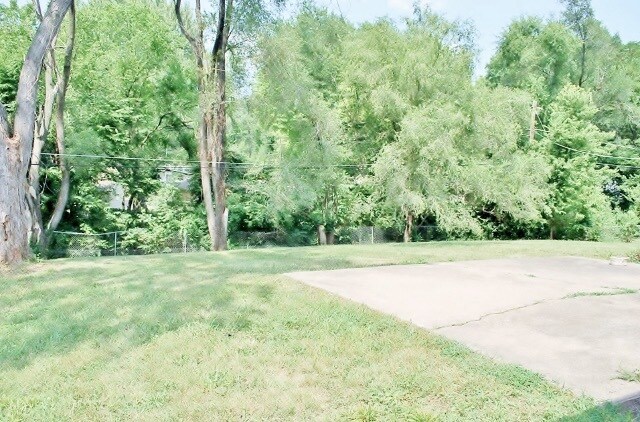 Building Photo - 6006 E 96th St