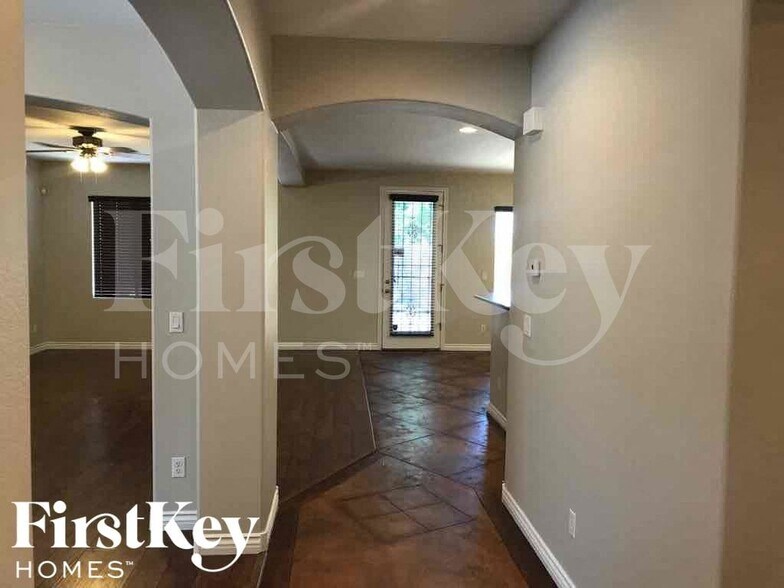 Building Photo - 28 Delighted Ave