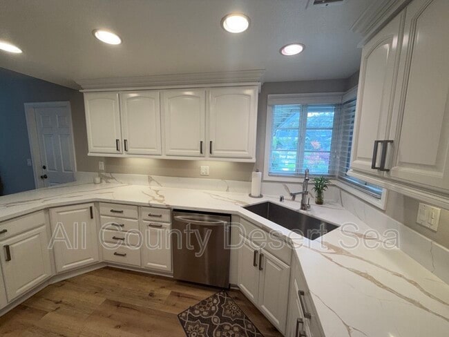 Building Photo - 17080 Buttonwood St