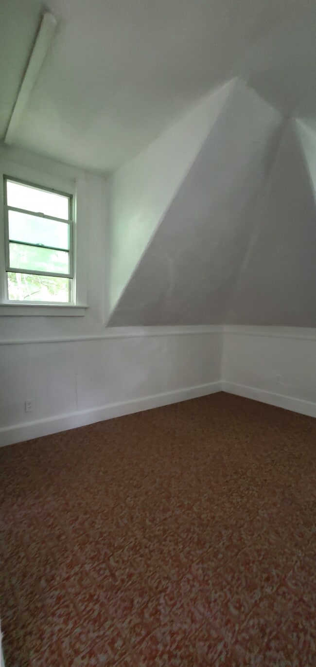 Building Photo - 493 Williams St