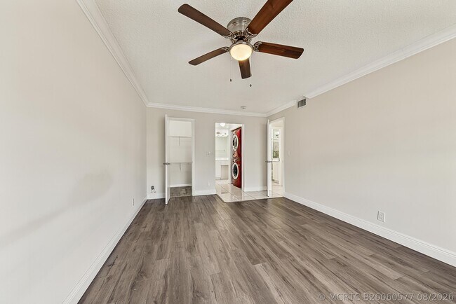 Building Photo - 6447 Bay Club Dr