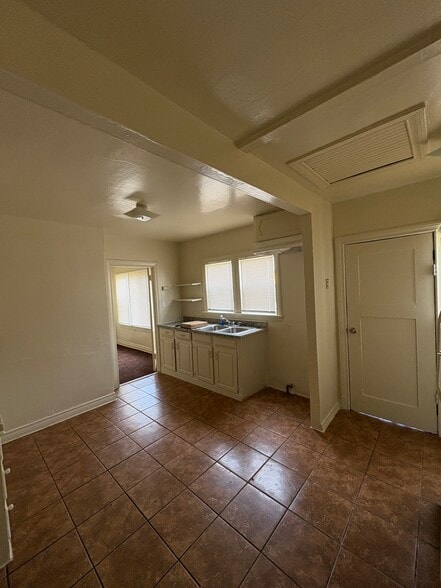 Building Photo - 3900 3rd Ave