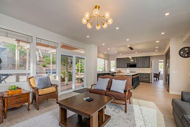 Building Photo - Fully Furnished! Prestige Luxury Single 5bed 3bath House