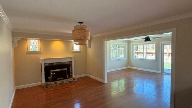 Building Photo - Beautiful Updated 4-Bedroom Martinez Home with Hardwood Floors,  Backyard & Gardener Included