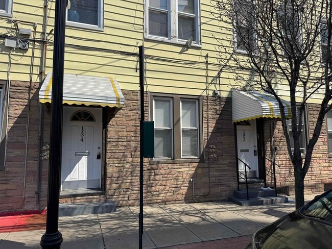 Building Photo - 132 43rd St