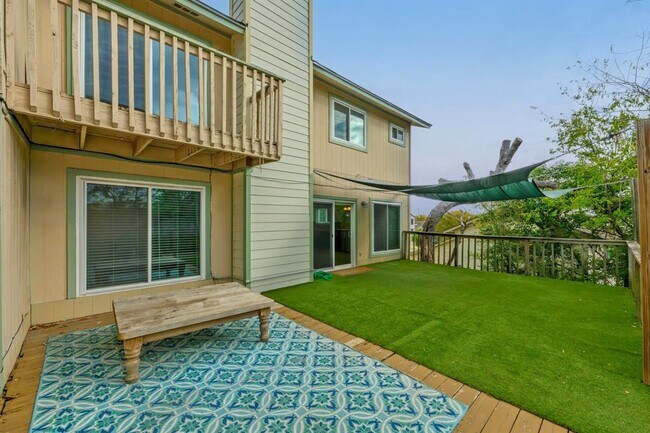 Building Photo - 1928 Holly Hill Dr