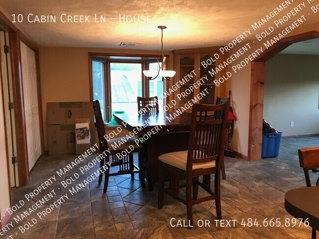 Building Photo - 10 Cabin Creek Ln