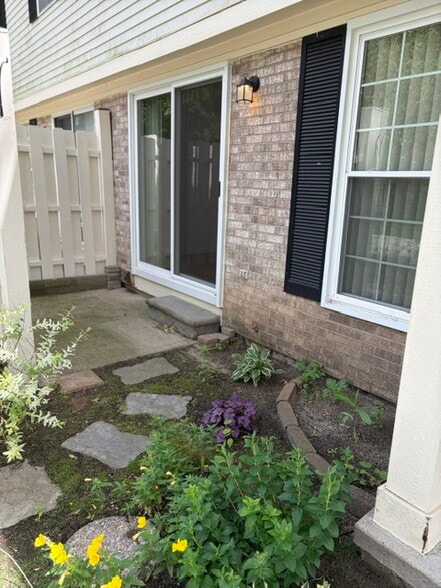 Building Photo - 1412 Hidden Meadows Dr E