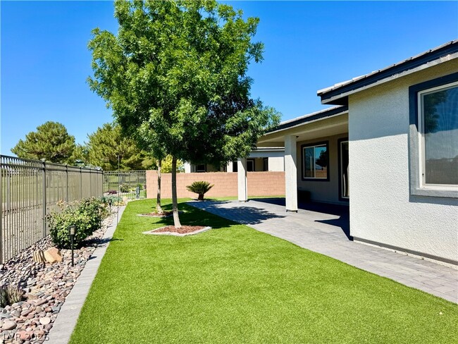 Building Photo - 5025 E Beacon Ridge Dr