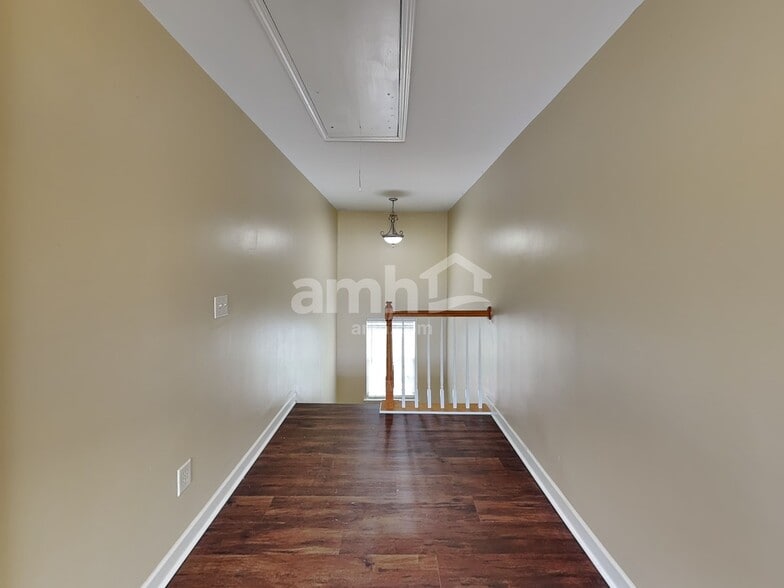 Building Photo - 8539 Suttonview Dr