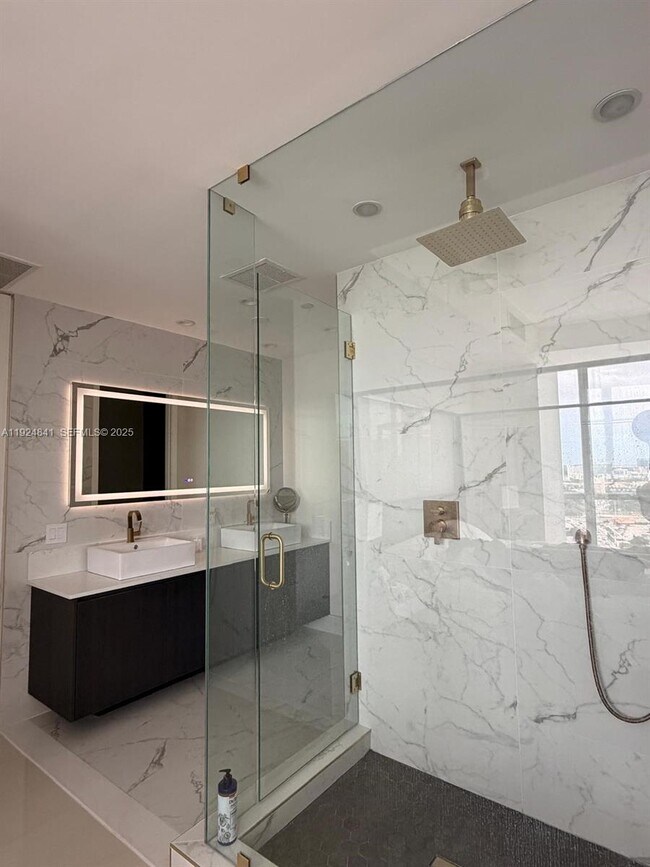 Building Photo - 1100 Biscayne Blvd