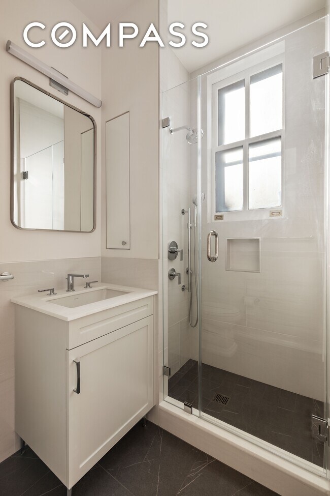 Building Photo - 2109 Broadway