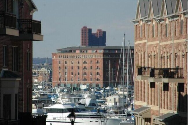 Building Photo - 2772 Lighthouse Pt E