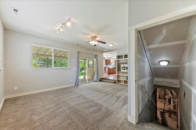 Building Photo - North End corner lot with garden and TONS ...
