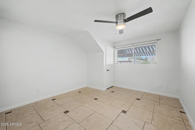 Building Photo - 2225 E Catalina Dr