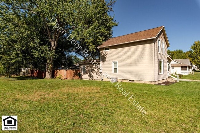 Building Photo - 575 S Wayne St