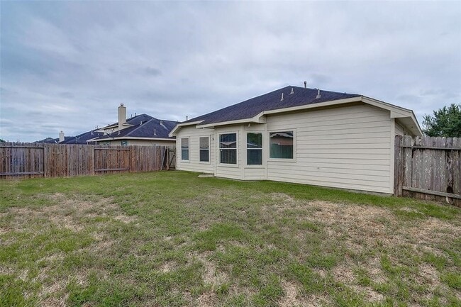 Building Photo - 19726 Cozy Cabbin Dr