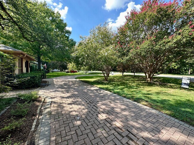 Building Photo - Wonderful newly updated home for rent in t...