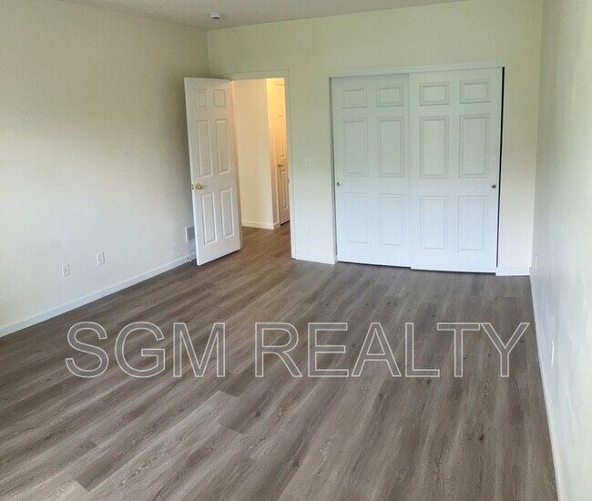 Building Photo - 1711 Ambrose Terrace Dr